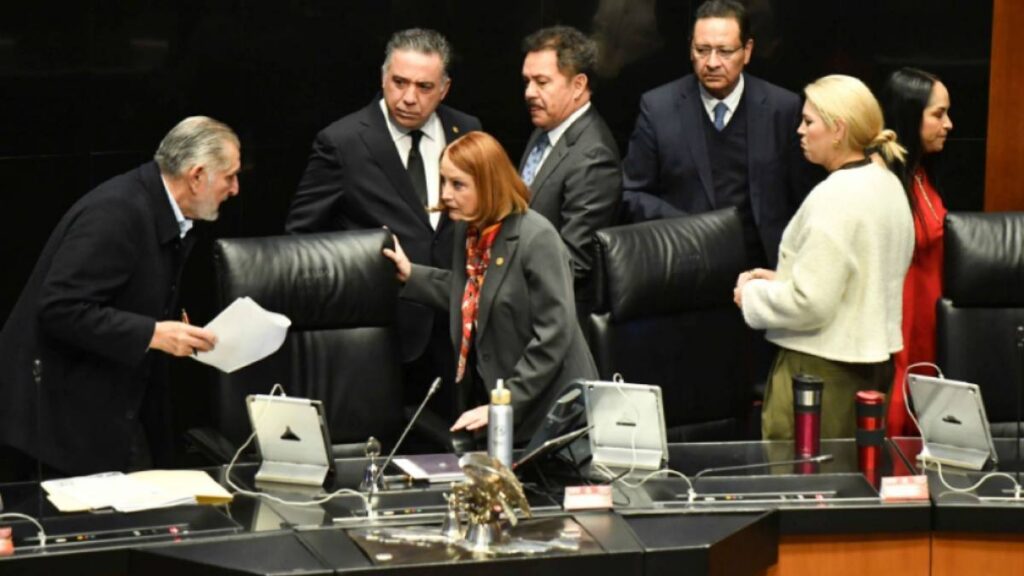 La salida de Adán Augusto López, coordinador de los senadores de Morena