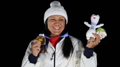 Elana Meyers Taylor es campeona olímpica y su hijo se entera con lenguaje de señas