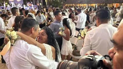 250 parejas dan el “sí” en bodas comunitarias en Acapulco