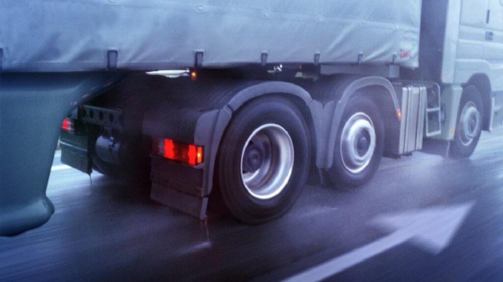 Accidente en CDMX: tráiler se vuelca en Viaducto este 20 de febrero