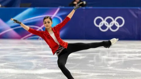 Adeliia Petrosian deslumbra en Milano Cortina 2026 con rutina al ritmo de “Billie Jean” de Michael Jackson