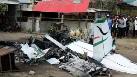 Del aire al asfalto: 10 accidentes de aeronaves que ocurrieron en avenidas y carreteras