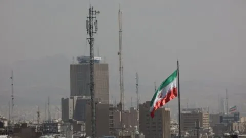 Caos en el aire: ataques a Irán paralizan aeropuertos clave en Medio Oriente