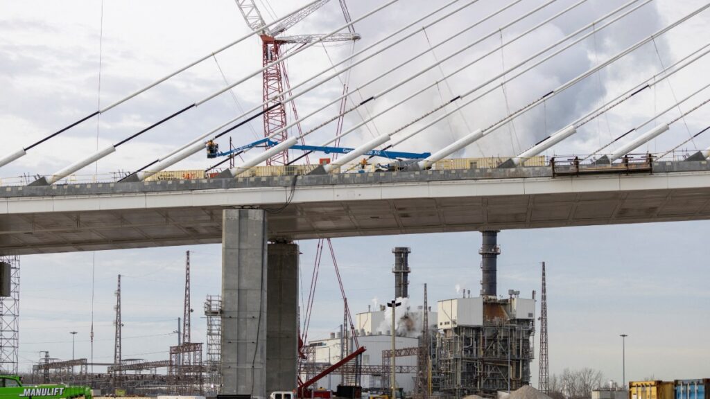 Ahora va Trump por suspensión de apertura de puente binacional, quiere que EE. UU. posea la mitad