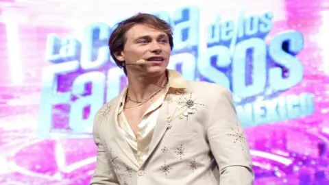 ¡Golpazo! Aldo de Nigris cae de carro alegórico en el Carnaval de Mazatlán