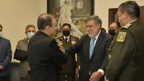 Durazo desmiente señalamientos de Julio Scherer y exige aclaración pública