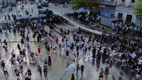 Aprueban reforma laboral de Javier Milei; extiende jornada laboral y limita huelgas en Argentina