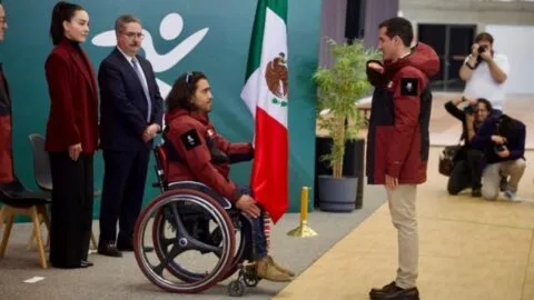 Orgullo mexicano: abanderan a Arly Velásquez rumbo a los Juegos Paralímpicos de Invierno 2026