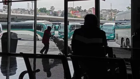 Así operan los vuelos y corridas de autobuses este lunes tras muerte del “Mencho”