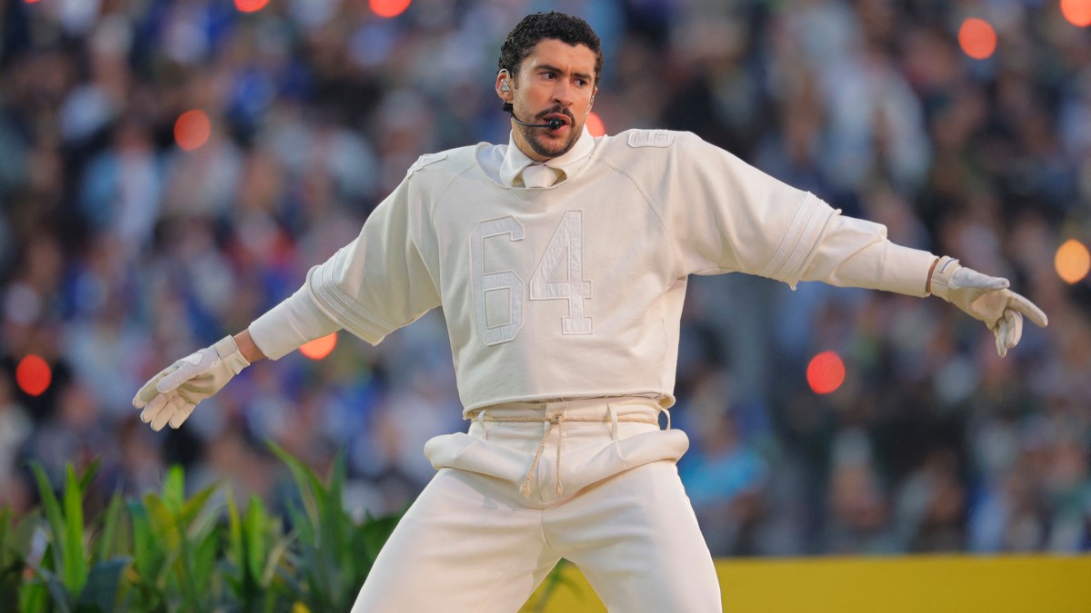 Bad Bunny hace historia en el medio tiempo del Super Bowl 2026; Lady ...