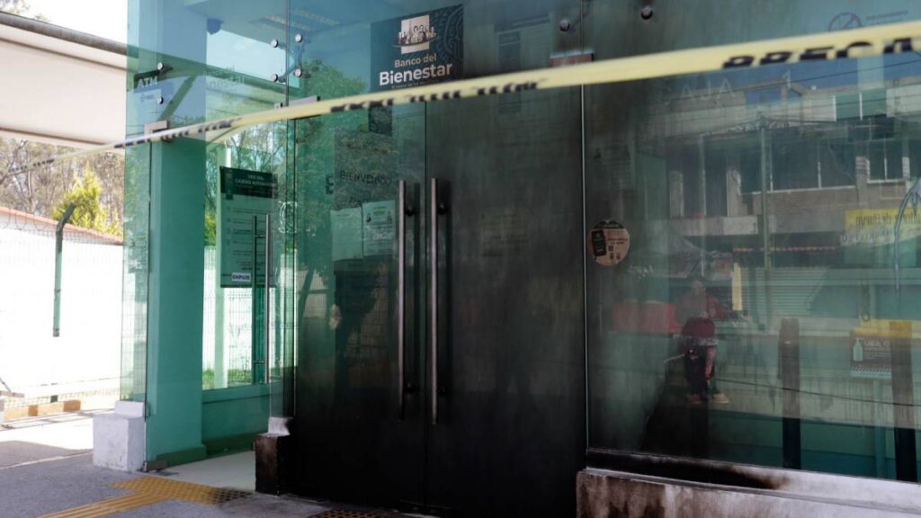 Incendian Bancos del Bienestar tras muerte del “Mencho”.