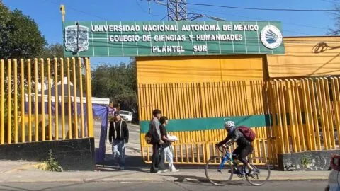 Alumnos del CCH Sur regresan a clases presenciales en CDMX