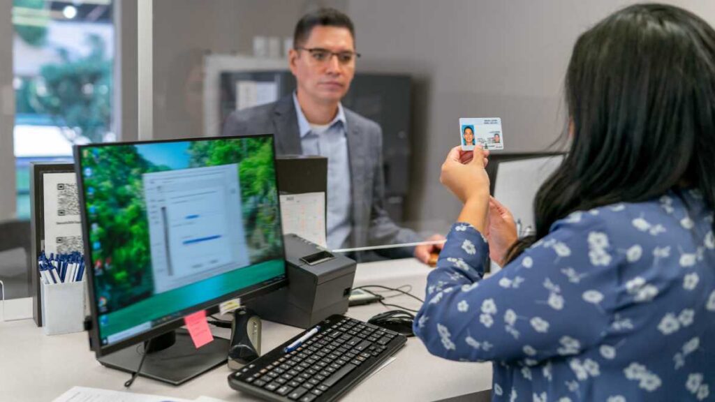 Cédula profesional ya no será identificación oficial