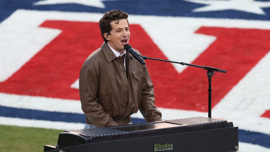Así fue el momento del himno en el Super Bowl con Charlie Puth