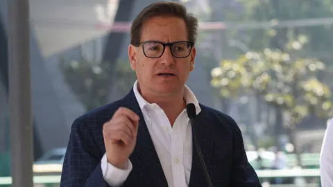 Chertorivski niega que vacunación bajara con Calderón