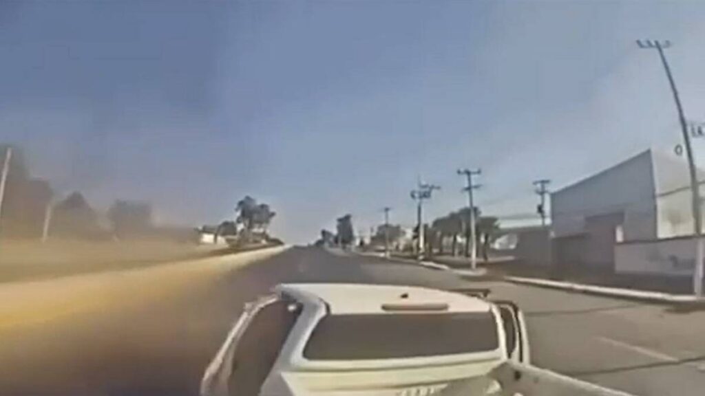 El chofer gritó "agárrense" a los pasajeros.