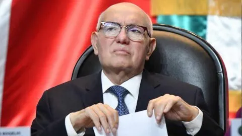 David Colmenares se registra para reelegirse, busca otros 8 años al frente la ASF