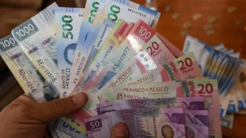 Ojo con el efectivo: bancos deben reportar al SAT depósitos arriba de 15 mil