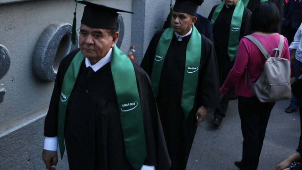 Constancia de Situación Profesional sirve para consultar credenciales de profesionistas.