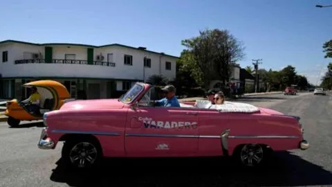 Crisis del turismo en Cuba: bloqueos de combustible de Trump dejan Varadero desierto