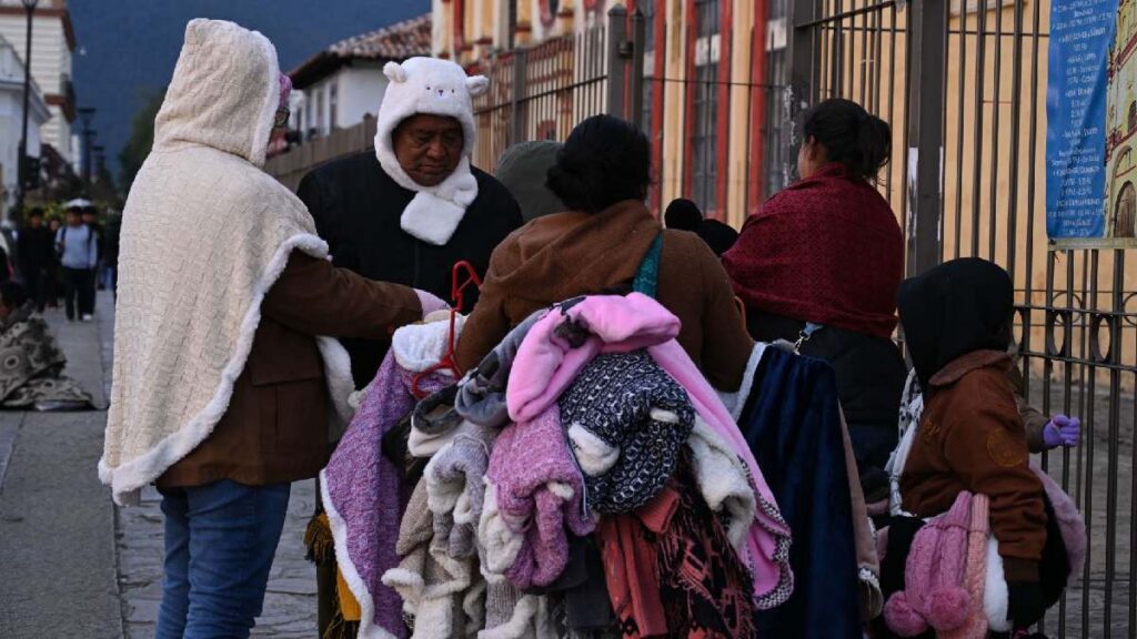 Cúbrete: frente frío dejará -10 grados lluvias fuertes por 4 días en estos estados
