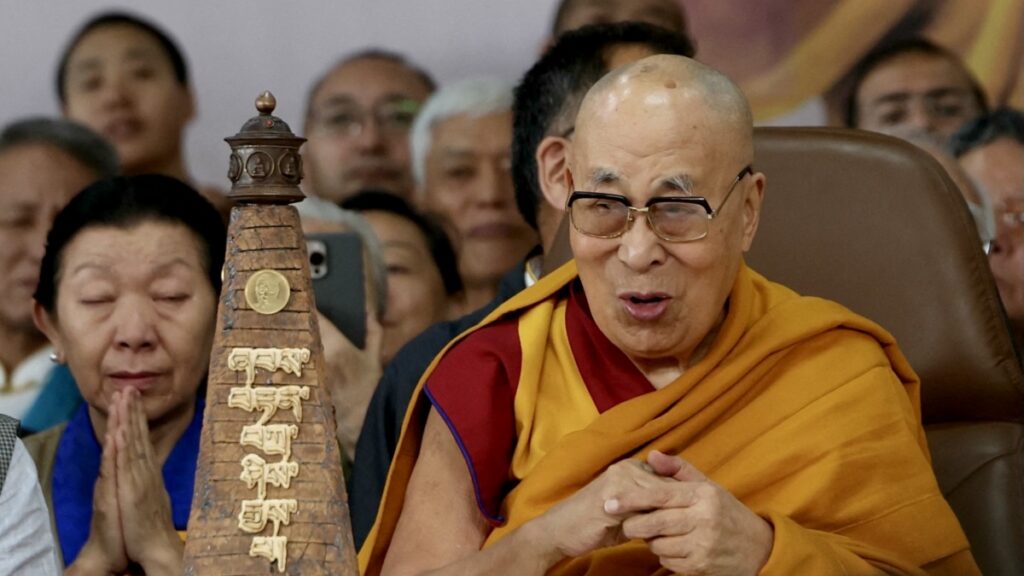Dalai Lama niega conocer o haberse reunido con Jeffrey Epstein, como aseguran en redes