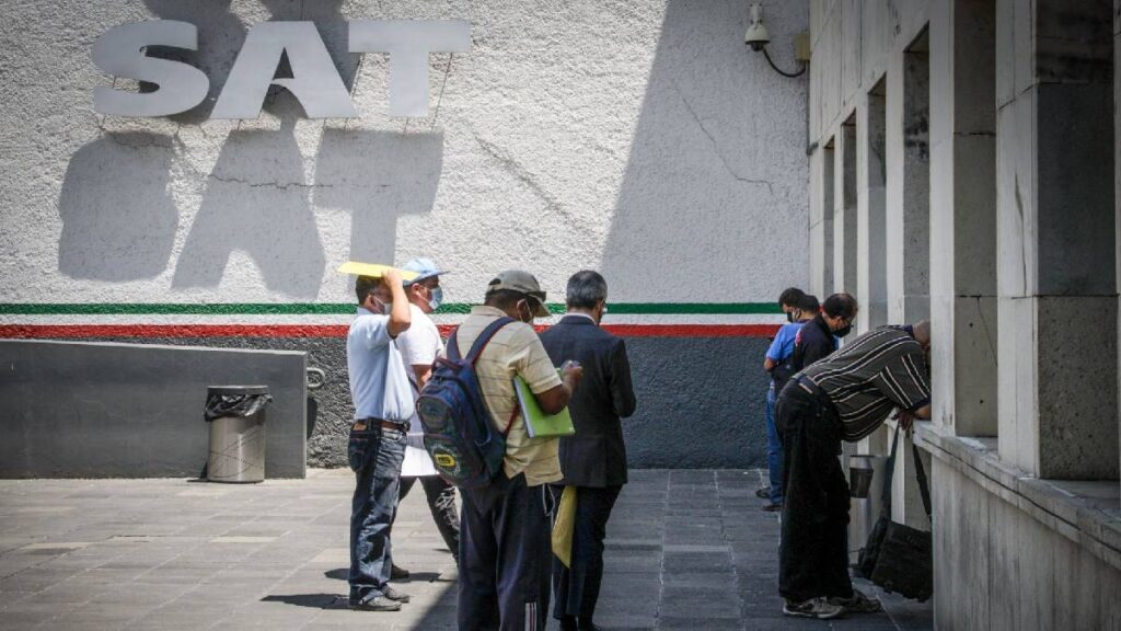 Declaración Anual 2026 del SAT: fechas, quiénes deben presentarla y qué deducciones pueden aplicar contribuyentes.