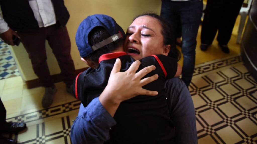 Deportación de menores migrantes desde EEUU suma miles de casos; alertan riesgos de trata y falta de protección en frontera.