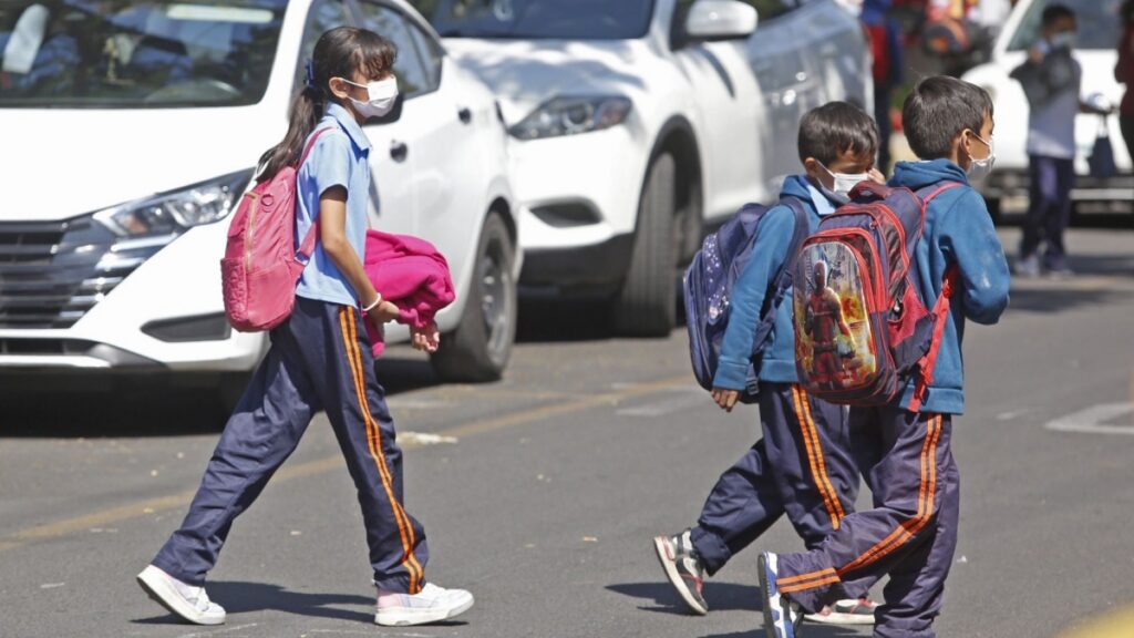 Desde este lunes, vuelve el uso de cubrebocas a las escuelas del Estado de México, ahora contra sarampión