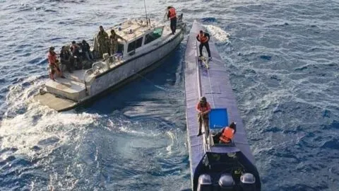 Interceptan semisumergible con 4 toneladas de droga en Manzanillo