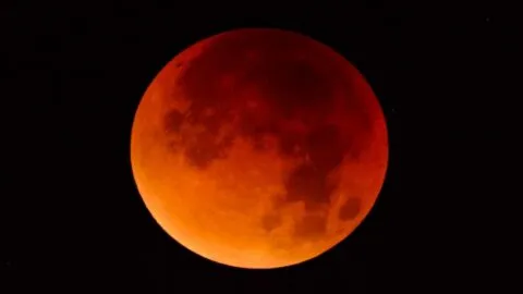 Eclipse lunar 2026: La Güera de las Estrellas predice lo que depara la Luna de sangre; habrá cambios y nuevos comienzos
