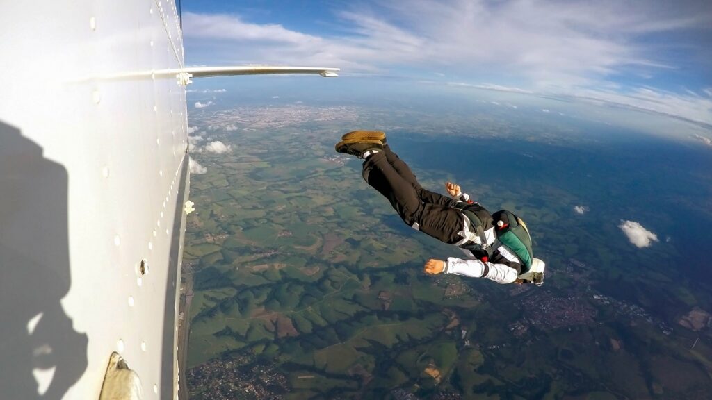 el-bond-tapatio-se-lanza-del-piso-42-de-un-hotel-en-guadalajara