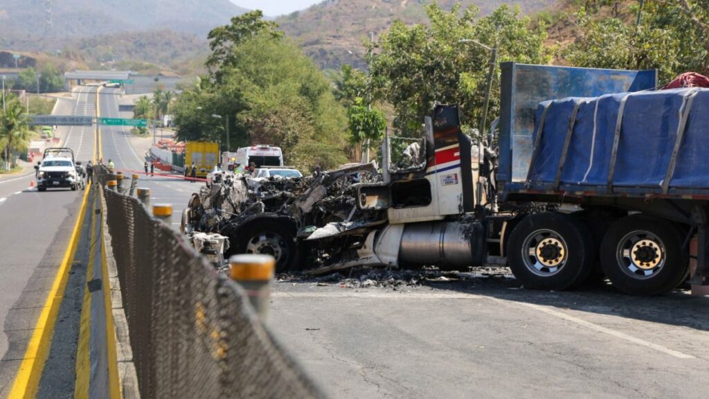 Muere El Mencho y se desata violencia; cierran casetas en varios estados
