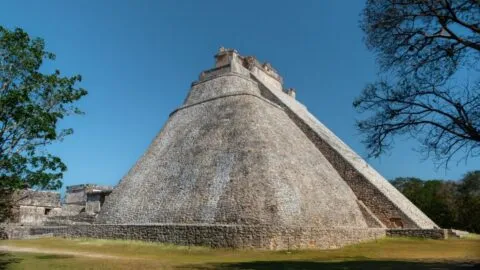 Ellos son los "ruineros", albañiles mayas que reconstruyen la historia en Yucatán