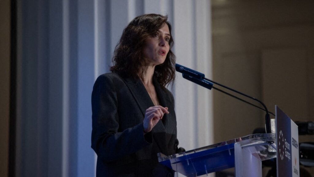 En mensaje a estadounidenses, presidenta madrileña desea a Cuba y México dejar los narcoestados