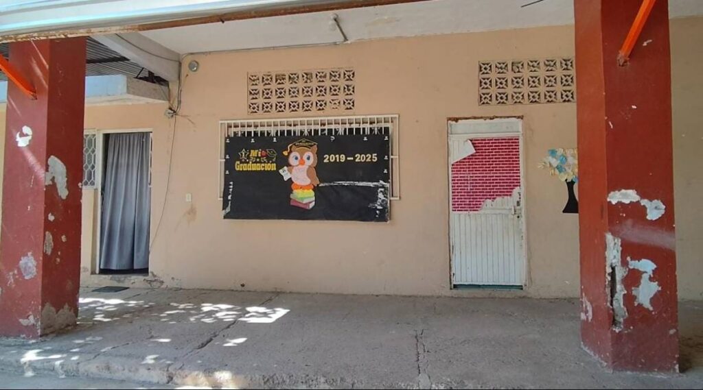 Escuelas abandonas por violencia en Apatzingán. 