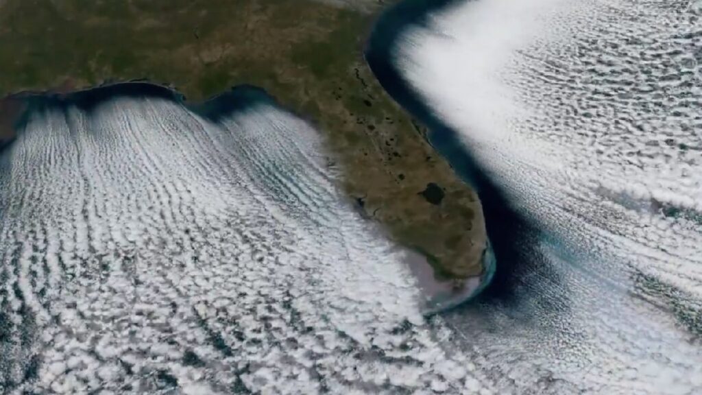 Explosión ártica: impresionante video revela el camino de nubes que deja este fenómeno que provoca heladas