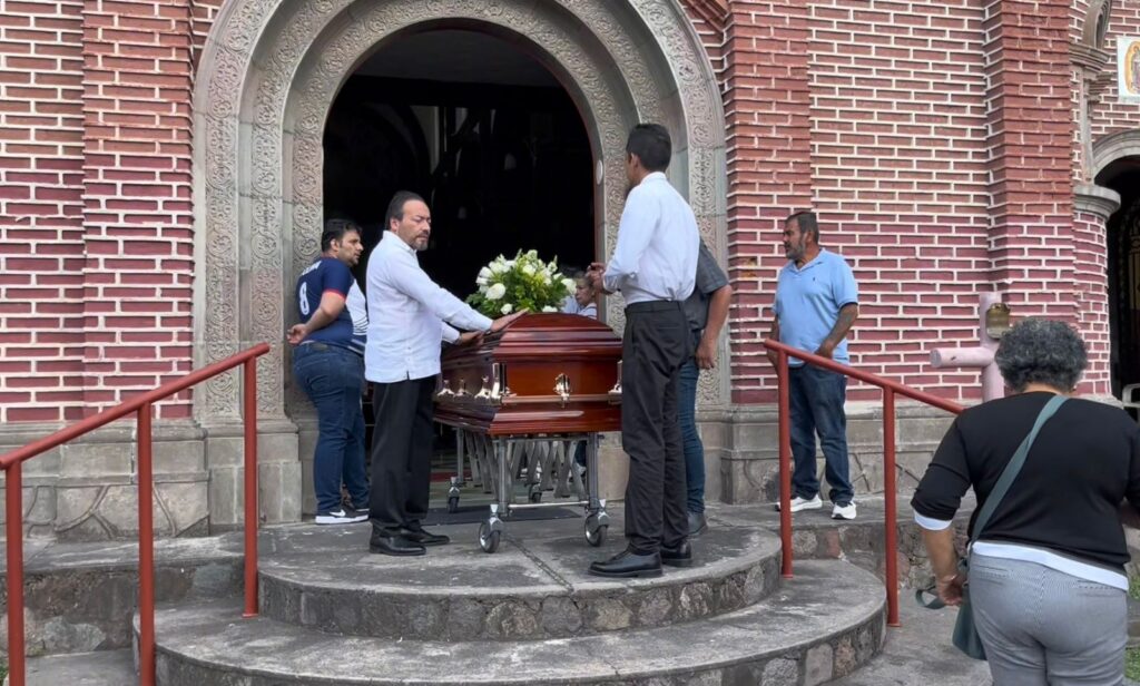 Exigen justicia por homicidio de familiares del titular de la SEP en Colima