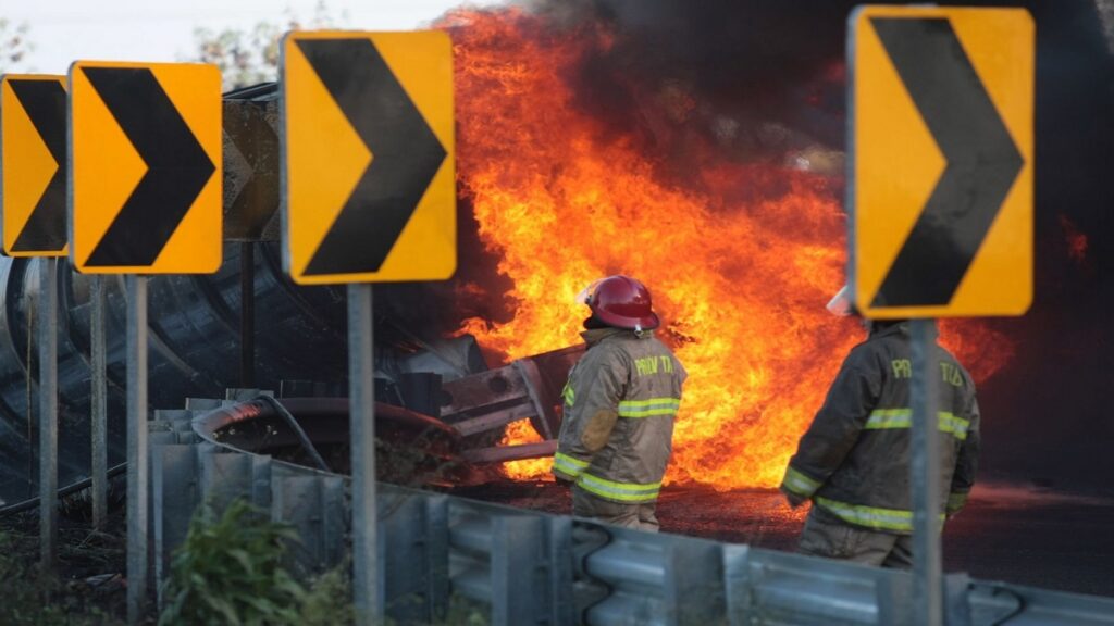 fue-muy-fuerte-se-incendia-camioneta-de-influencers-ricardo-peralta-y-doroteo-en-el-desierto