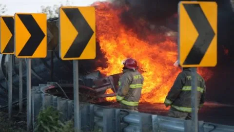 “Fue muy fuerte”: se incendia camioneta de influencers Ricardo Peralta y Doroteo en el desierto