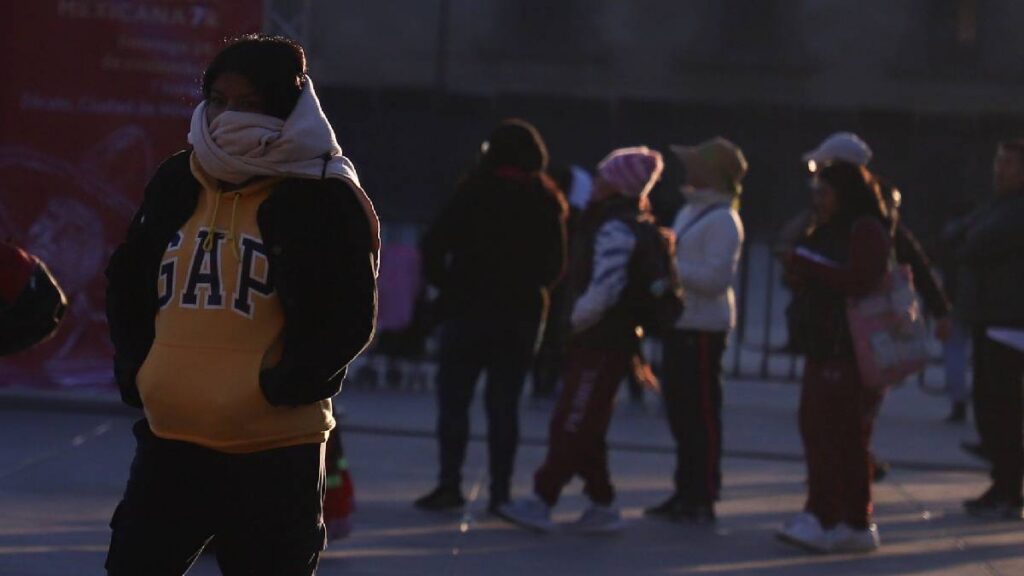 Protección Civil activó Alerta Roja en cinco alcaldías de CDMX por temperaturas bajo cero y heladas.