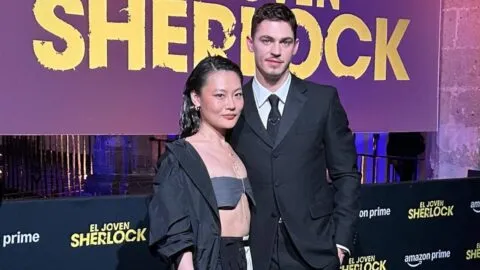 Hero Fiennes-Tiffin y Zine Tseng presentan “El joven Sherlock” en CDMX
