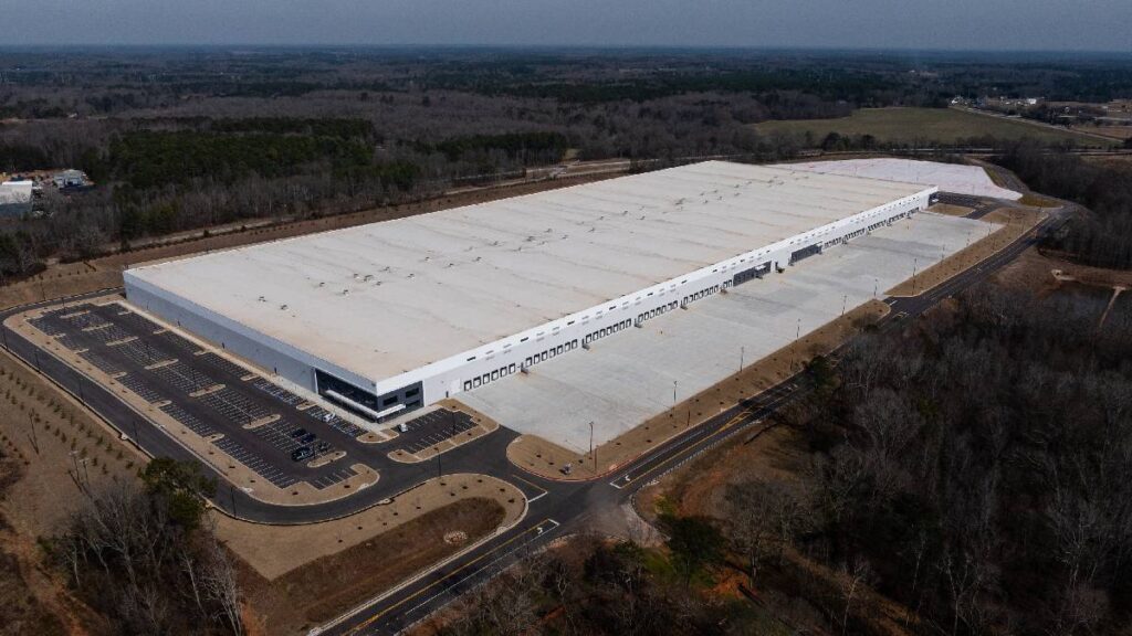 ICE invertirá 38 mil millones para ampliar centros de detención migratoria en Estados Unidos y aumentar capacidad ante alza de migrantes.