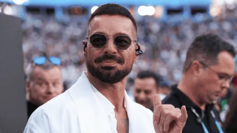 Video: Ricky Martin se sorprende al hallar promoción con su nombre