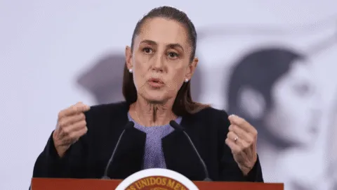 Sheinbaum niega foto y regaña a diputados locales por "no trabajar con la gente"