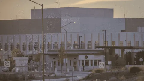 Consulado de EE. UU. en Tijuana suspende servicios este lunes tras detención del "Mencho"