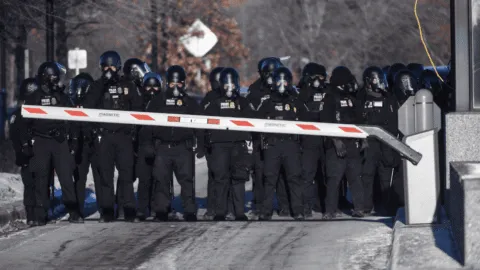 Trump pone límites al ICE en protestas; esto ordenó