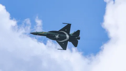 Pakistán ataca siete objetivos "terroristas" en frontera con Afganistán