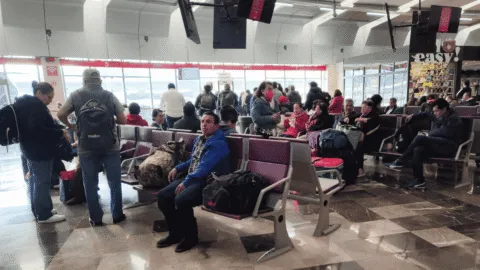 Tras caída del "Mencho", pasajeros de autobús narran odisea para llegar a CDMX