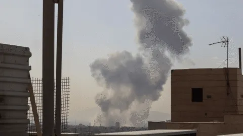 Al menos cuatro ciudades de Irán fueron atacadas por Israel y Estados Unidos